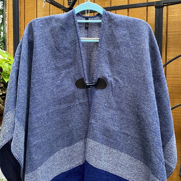 Jack & Missy Woven Cape - Picture 3 of 11